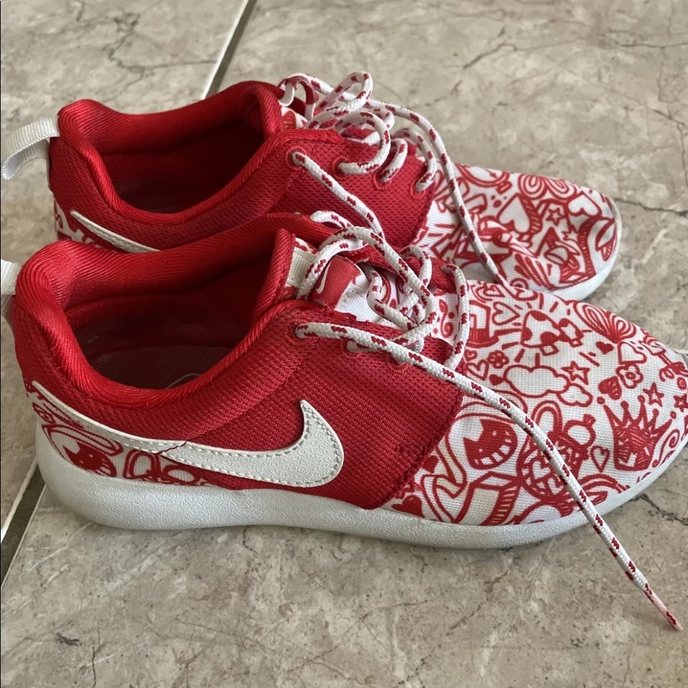 RARE Women’s NIKE JUVENATE PRM RED Leather 844973-601 JV Size 7 Shoes